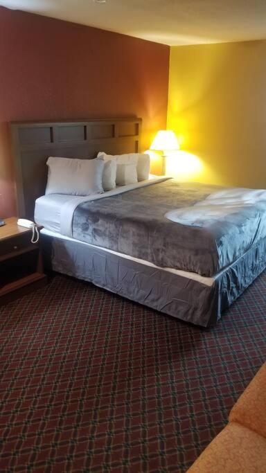 Hotel King Hotel Room 108 Booking Stillwater Exterior photo